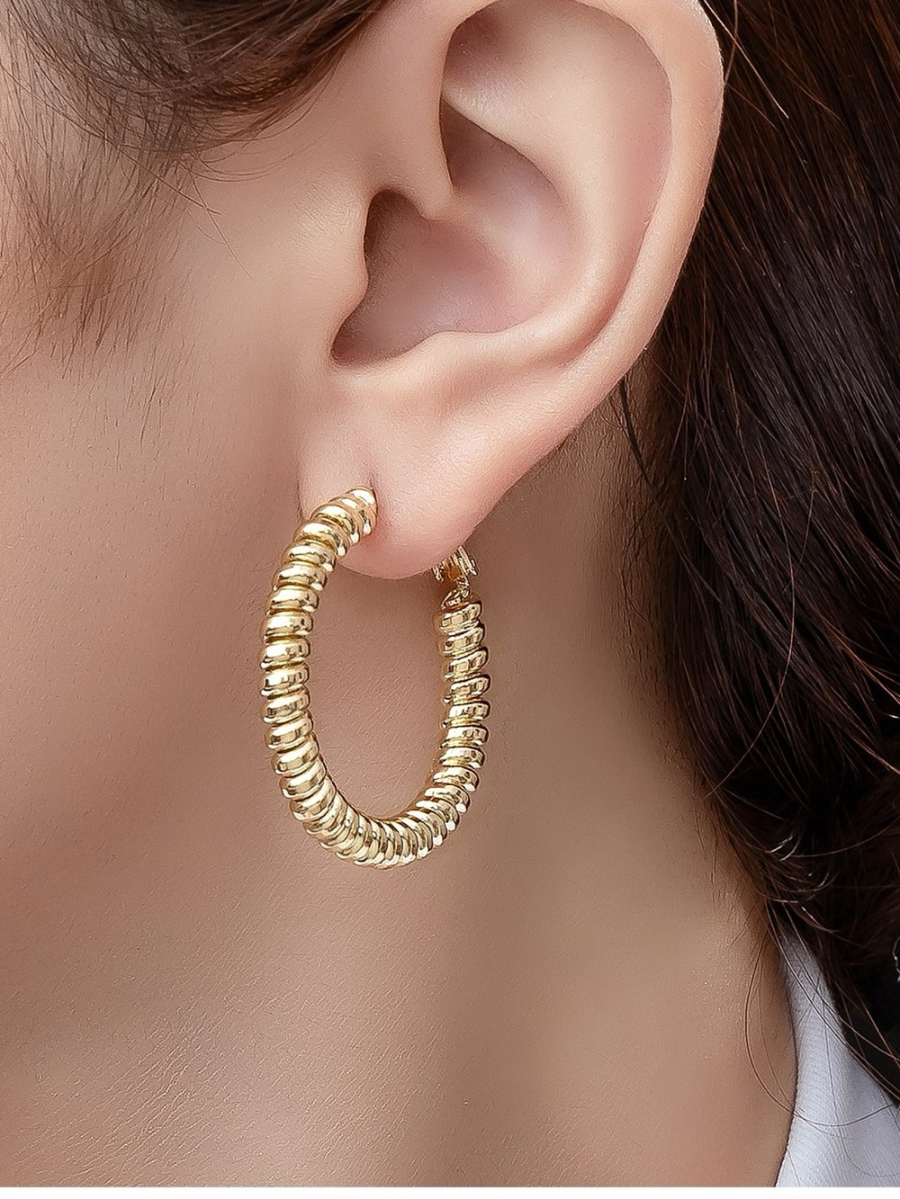 Gold Textured Ribbed Hoop Earrings Q1241